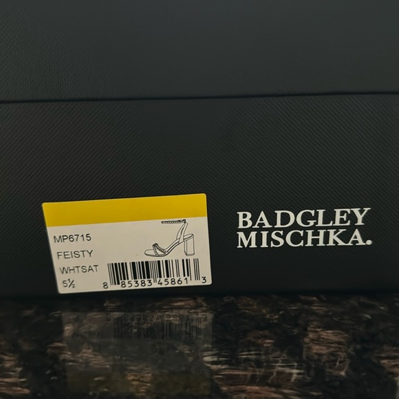 5.5 Badgley Mischka Feisty Pearl Block Heels - Picture 5 of 6